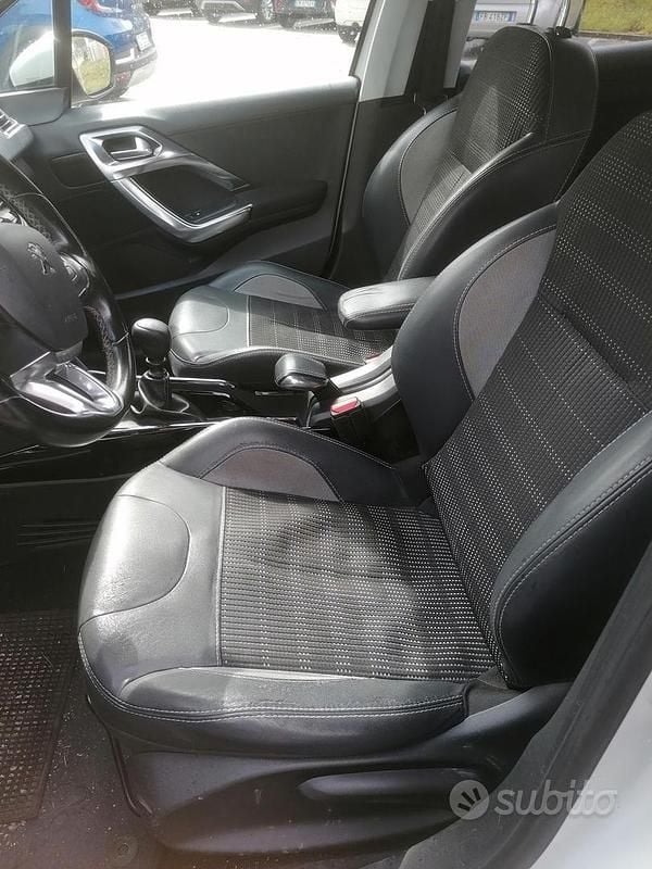 Usata Peugeot 2008 Allure 120 CV (88 kW) 2017 Bianco SUV