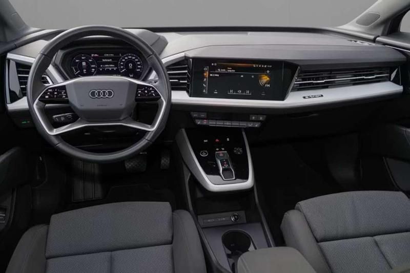 Käytetty Audi Q4 e-tron Advanced 69 kW (95 HP) 2022 Sininen Katumaasturi