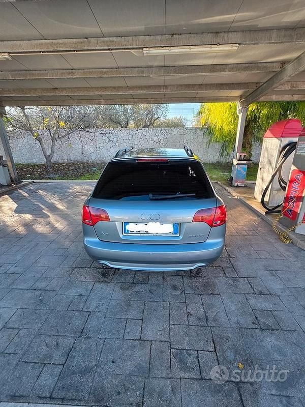 Usata 2007 Audi A4 S-Line Tre volumi | 2600 € (Buon prezzo) - Immagine 1/4