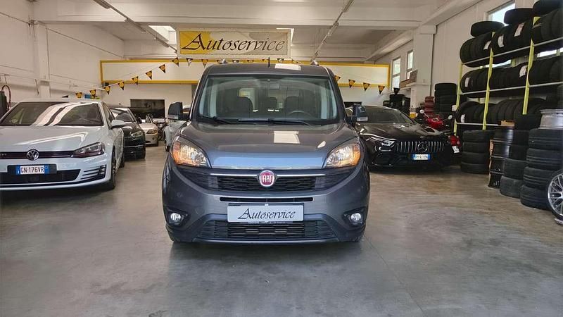 Usata Fiat Doblò Lounge 120 CV (88 kW) 2018 Grigio Monovolume