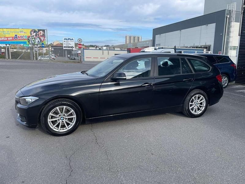 Usata BMW 318 143 CV (105 kW) 2015 Nero Station wagon