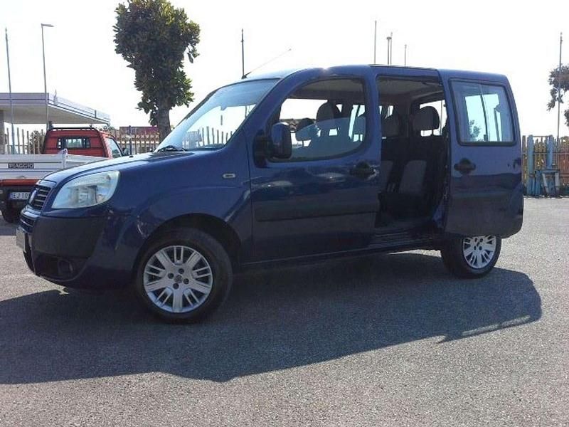 Blu/azzurro Usata 2009 Fiat Doblò Family Monovolume | 4750 € (Buon prezzo) - Immagine 1/4