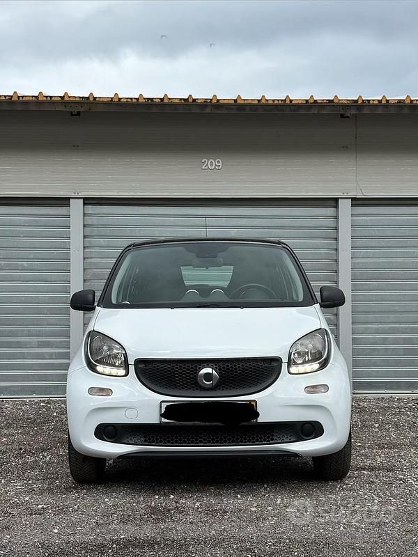 Usata Smart ForFour Passion 71 CV (52 kW) 2015 Bianco Utilitaria