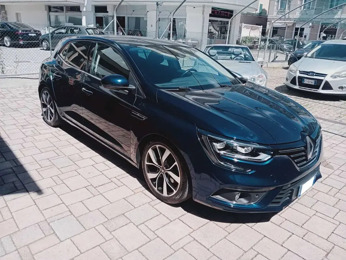 Usata Renault Mégane IV Intens 132 CV (97 kW) 2018 Blue met Berlina