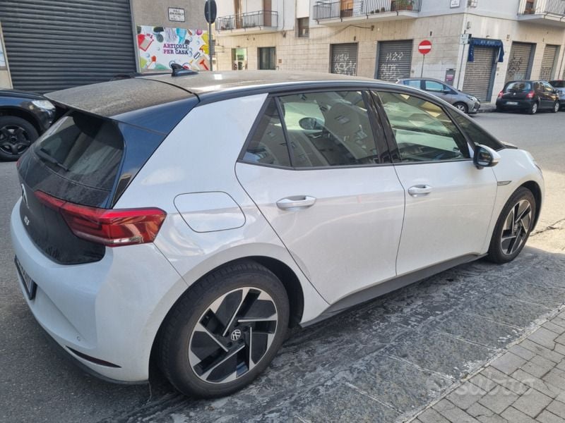 Usata 2022 VW ID.3 Active Utilitaria | 20.000 € (Ottimo prezzo) - Immagine 1/4