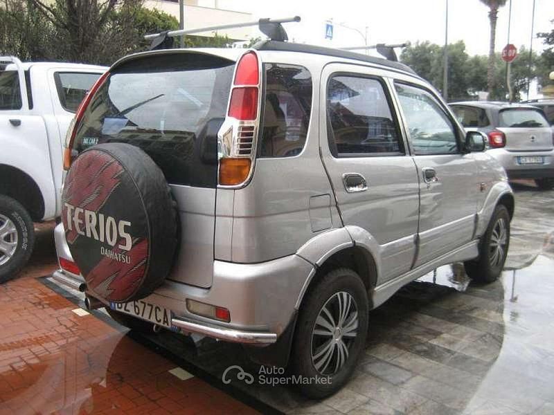 Usata Daihatsu Terios 83 CV (61 kW) 1998 Argento SUV
