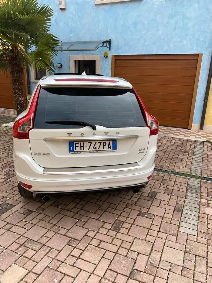 Usata Volvo XC60 R-Design 190 CV (139 kW) 2017 Bianco SUV