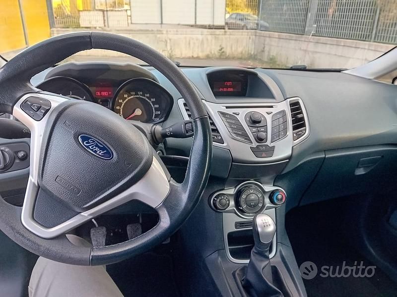 Usata Ford Fiesta 70 CV (51 kW) 2010 Blu Utilitaria