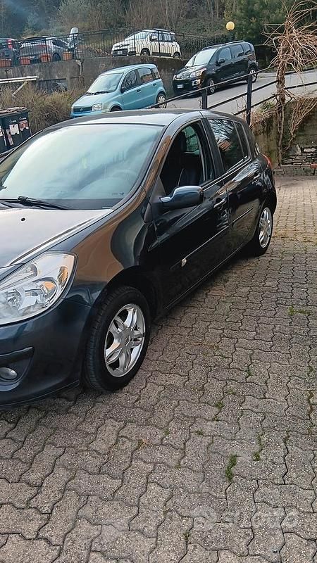 Usata Renault Clio II Luxe 75 CV (55 kW) 2007 Nero Berlina
