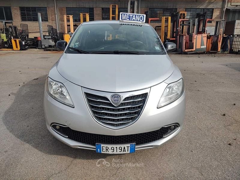 Usata Lancia Ypsilon 85 CV (62 kW) 2013 Argento Utilitaria