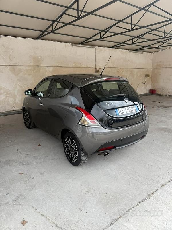 Usata Lancia Ypsilon 95 CV (69 kW) 2017 Nero Utilitaria