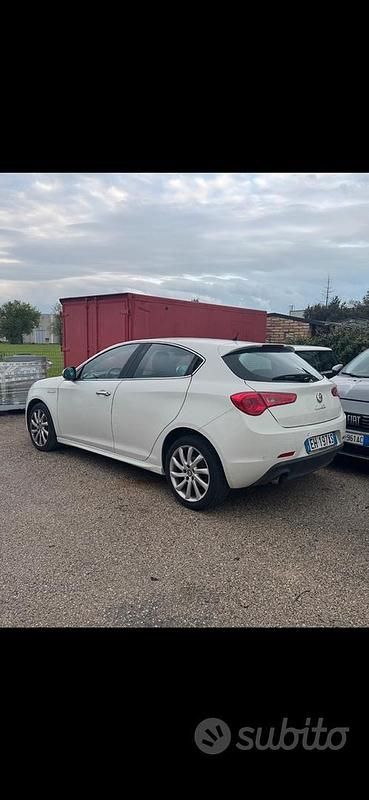 Usata Alfa Romeo Giulietta Progression 105 CV (77 kW) 2011 Bianco Berlina