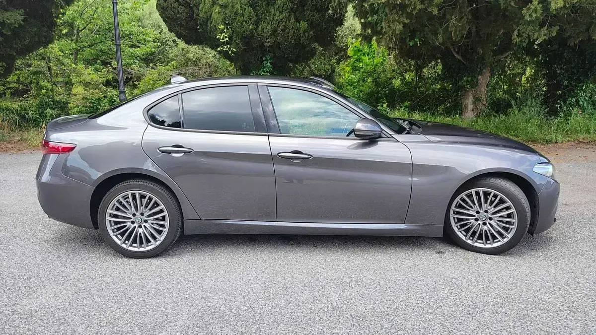 Usata Alfa Romeo Giulia Super 180 CV (132 kW) 2017 Grigio Berlina