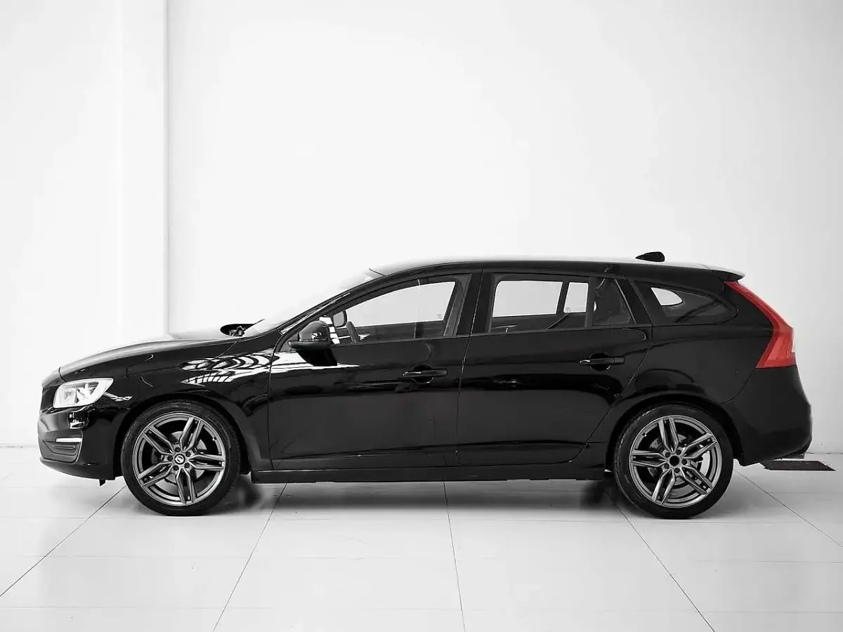 Usata Volvo V60 Business Edition 150 CV (110 kW) 2016 Nero Station wagon
