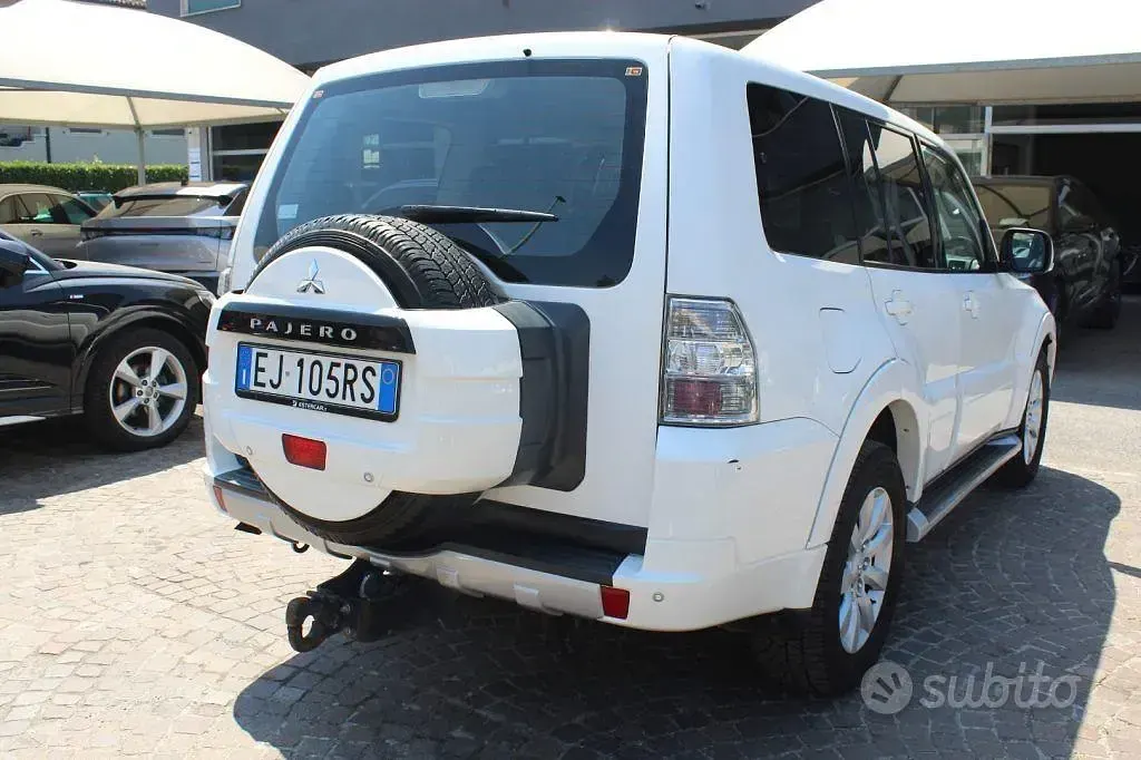 Usata Mitsubishi Pajero Intense 200 CV (147 kW) 2011 Bianco SUV