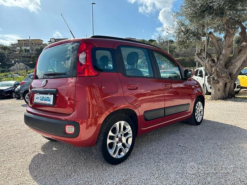Usata Fiat Panda Lounge 69 CV (50 kW) 2013 Rosso Utilitaria