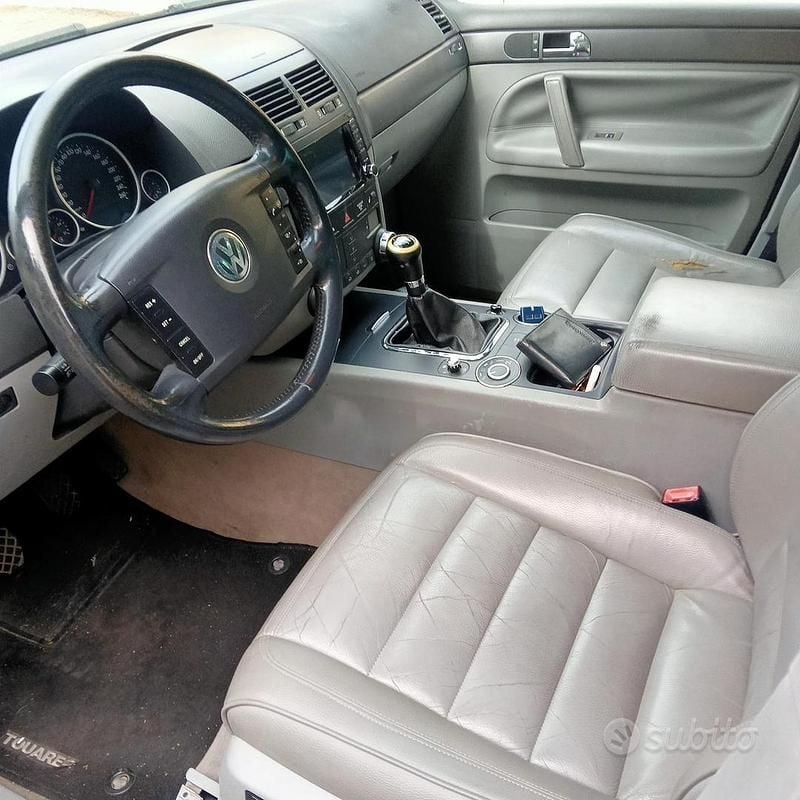 Usata VW Touareg 174 CV (127 kW) 2005 Grigio SUV