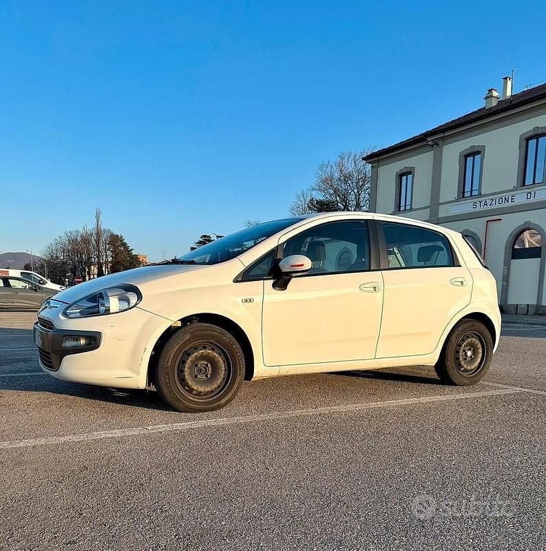 Usata Fiat Punto Evo Active 69 CV (50 kW) 2009 Bianco Utilitaria