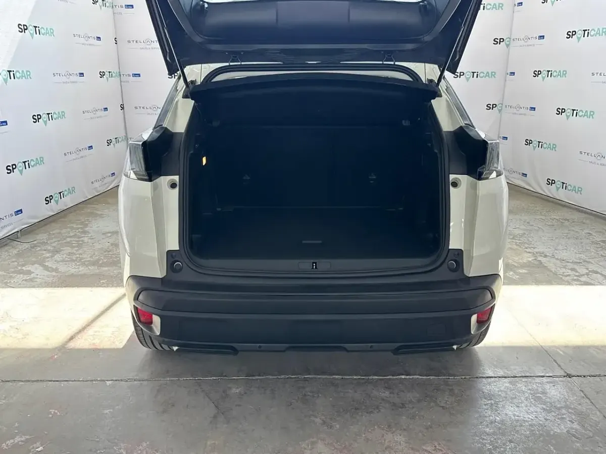 Usata Peugeot 3008 Active 131 CV (96 kW) 2022 Bianco SUV