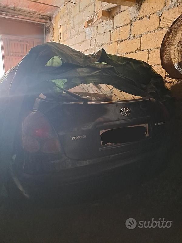 Usata Toyota Corolla 86 CV (63 kW) 1998 Nero Utilitaria