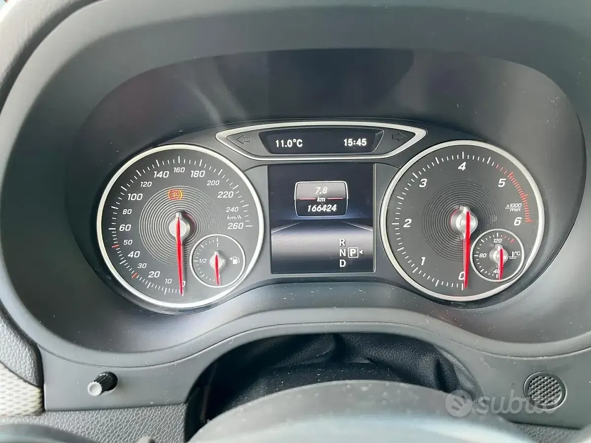 Usata Mercedes B180 Executive 109 CV (80 kW) 2015 Grigio Utilitaria