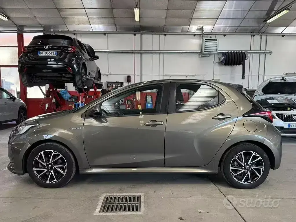 Usata Toyota Yaris Hybrid Trend 115 CV (84 kW) 2020 Marrone Berlina