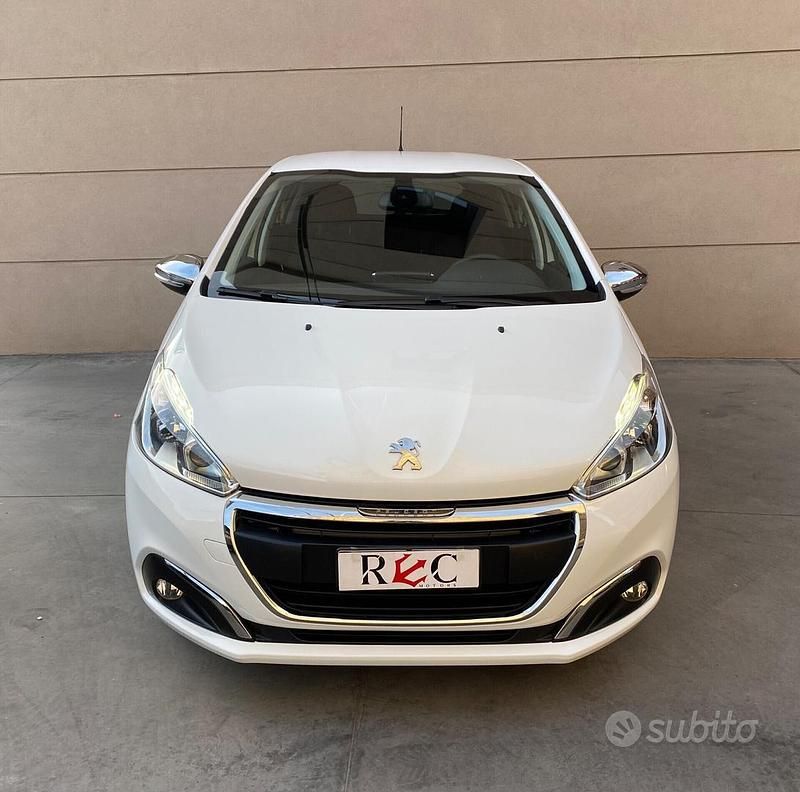 Usata Peugeot 208 Signature Sky 83 CV (61 kW) 2019 Bianco Utilitaria
