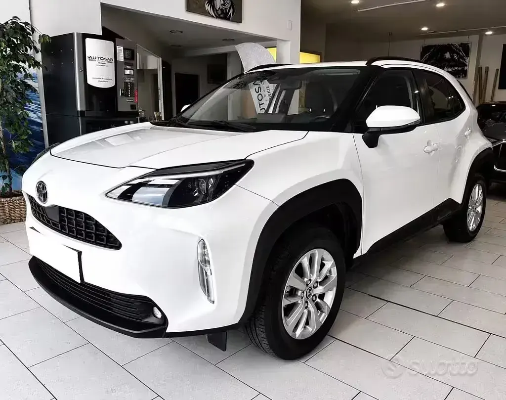 Usata Toyota Yaris Cross Lounge 92 CV (67 kW) 2023 Bianco SUV