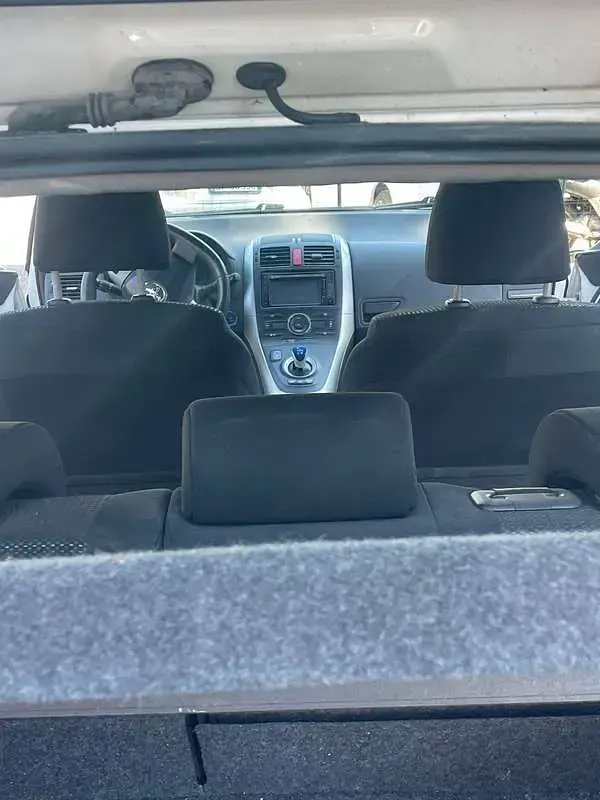 Usata Toyota Auris Hybrid Active 99 CV (72 kW) 2011 Bianco Berlina
