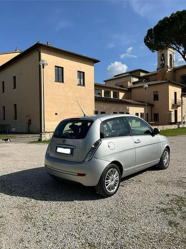 Usata Lancia Ypsilon 60 CV (44 kW) 2010 Grigio Utilitaria