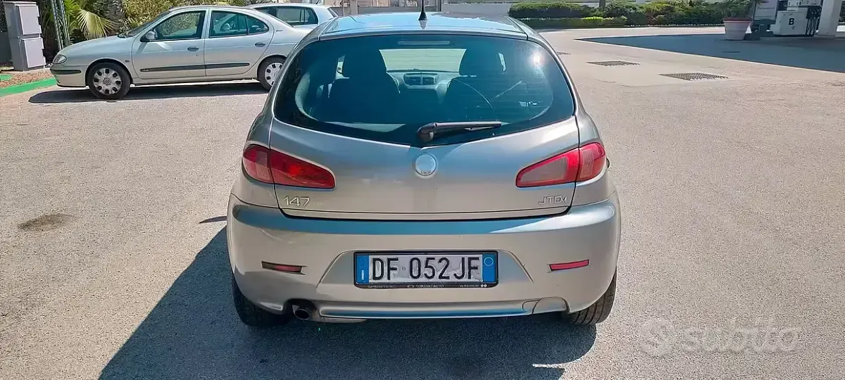 Usata Alfa Romeo 147 120 CV (88 kW) 2007 Grigio Utilitaria
