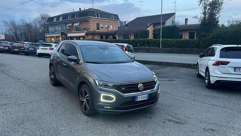 Usata VW T-Roc R-line 116 CV (85 kW) 2020 Grigio SUV