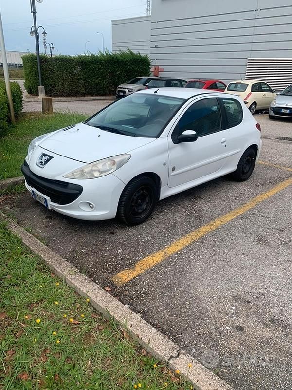 Usata Peugeot 206+ 60 CV (44 kW) 2012 Bianco Utilitaria