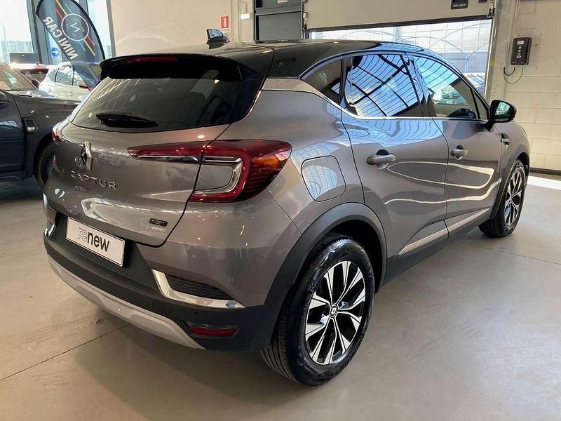 Usata Renault Captur Techno 94 CV (69 kW) 2023 Grigio scuro tetto nero SUV