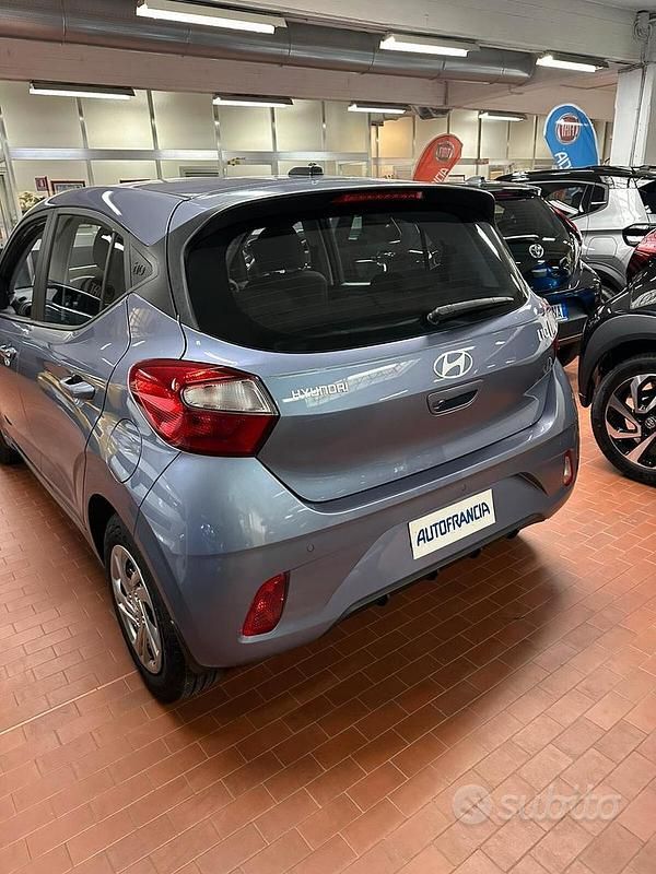 Nuova Hyundai i10 63 CV (46 kW) 2025 Grigio Utilitaria