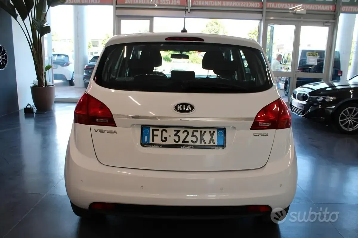 Usata Kia Venga Active 90 CV (66 kW) 2017 Bianco Utilitaria