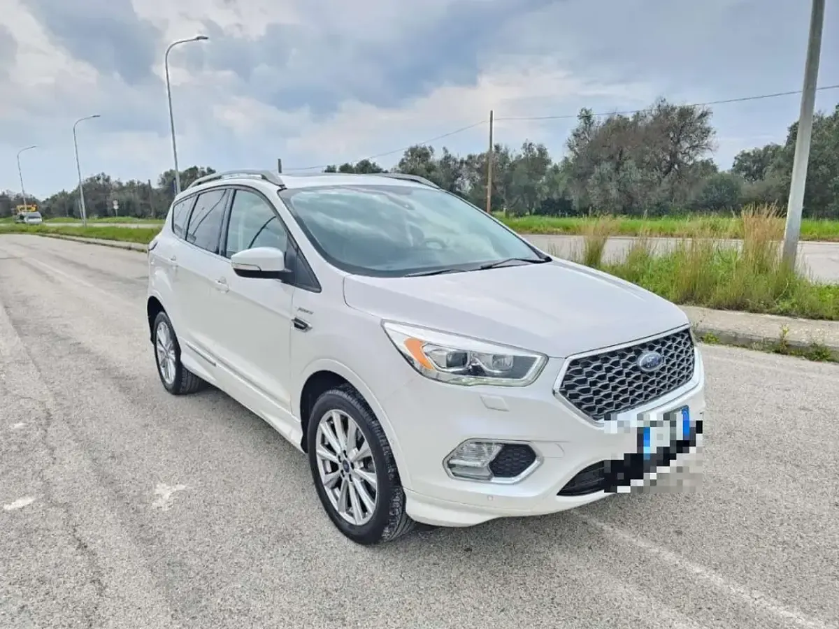 Usata Ford Kuga Vignale 179 CV (131 kW) 2017 Bianco SUV