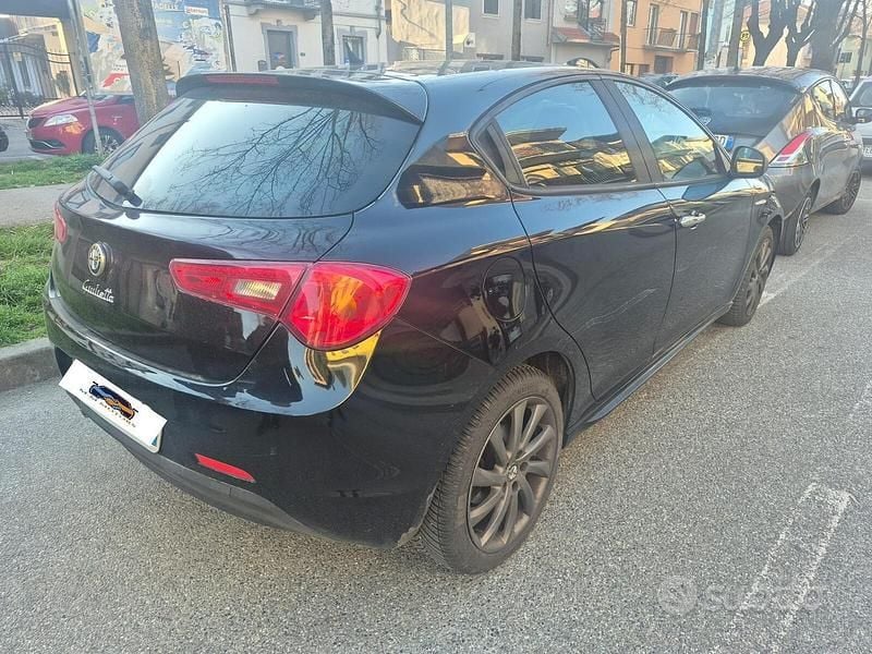 Usata Alfa Romeo Giulietta Veloce 105 CV (77 kW) 2013 Nero Utilitaria
