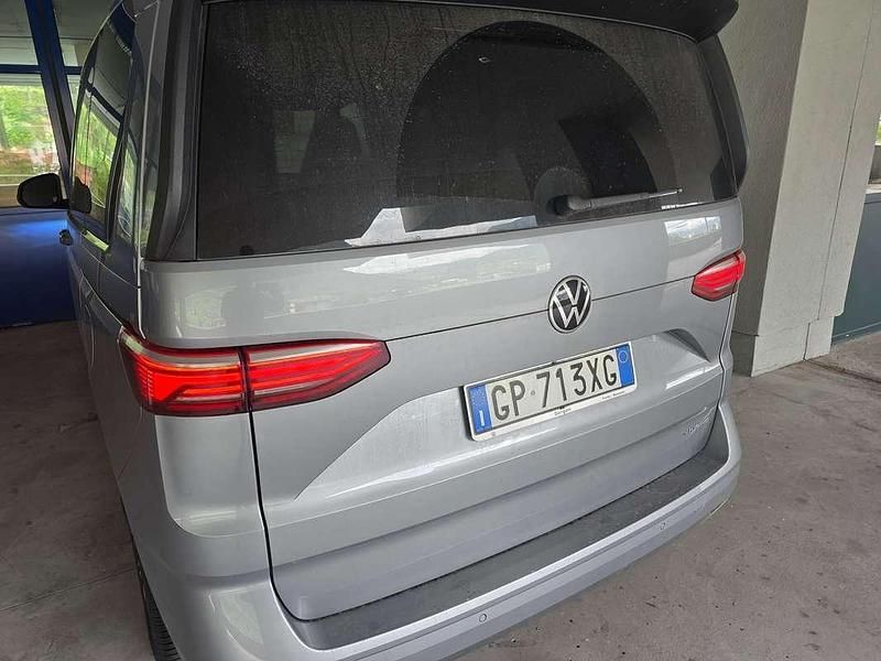 Usata VW Multivan Life 296 CV (217 kW) 2024 Grigio Furgone