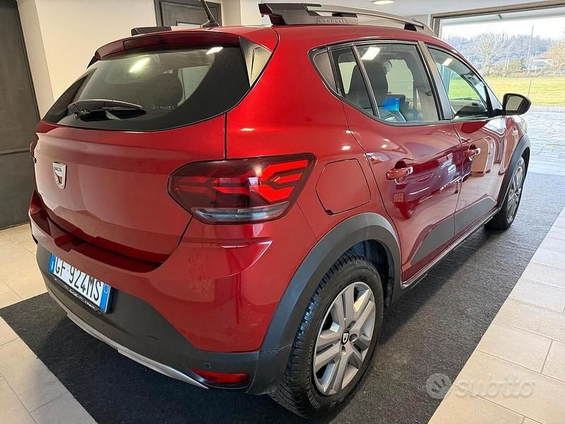 Usata Dacia Sandero Comfort 100 CV (73 kW) 2021 Rosso Berlina