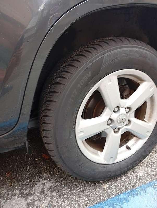 Grigio Usata 2007 Toyota RAV4 SUV | 7900 € (Buon prezzo) - Immagine 1/4