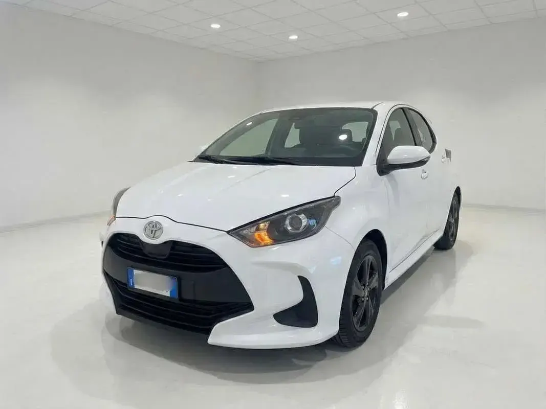 Usata Toyota Yaris Hybrid Active 92 CV (67 kW) 2024 Berlina