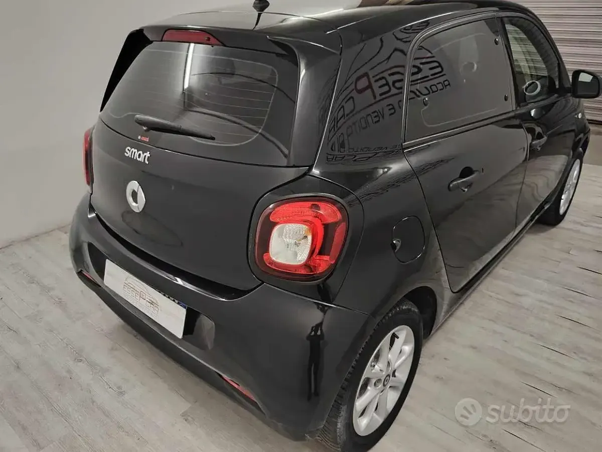 Usata Smart ForFour Prime 71 CV (52 kW) 2018 Nero Utilitaria