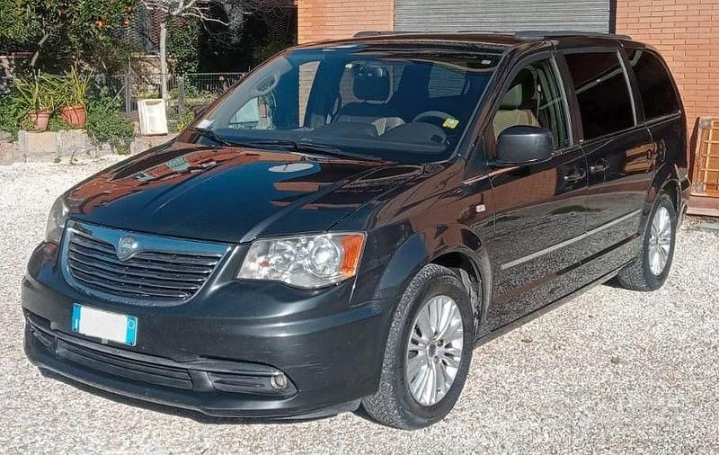 Usata Lancia Voyager Platinum 163 CV (119 kW) 2012 Nero Monovolume