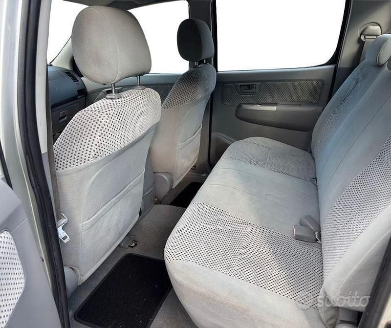 Usata Toyota HiLux SR 171 CV (125 kW) 2008 Grigio Pick-up