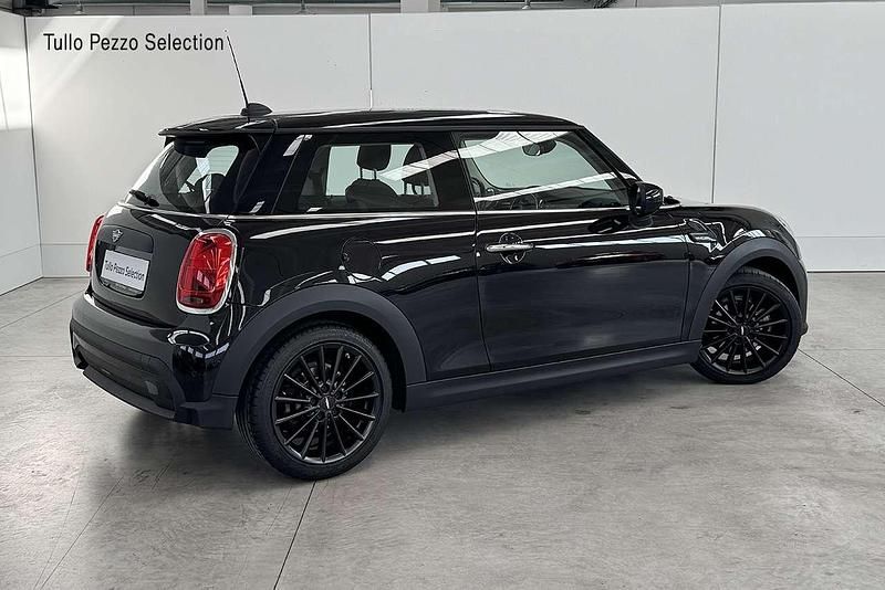 Usata Mini ONE Classic 102 CV (75 kW) 2022 Midnight black metal Utilitaria