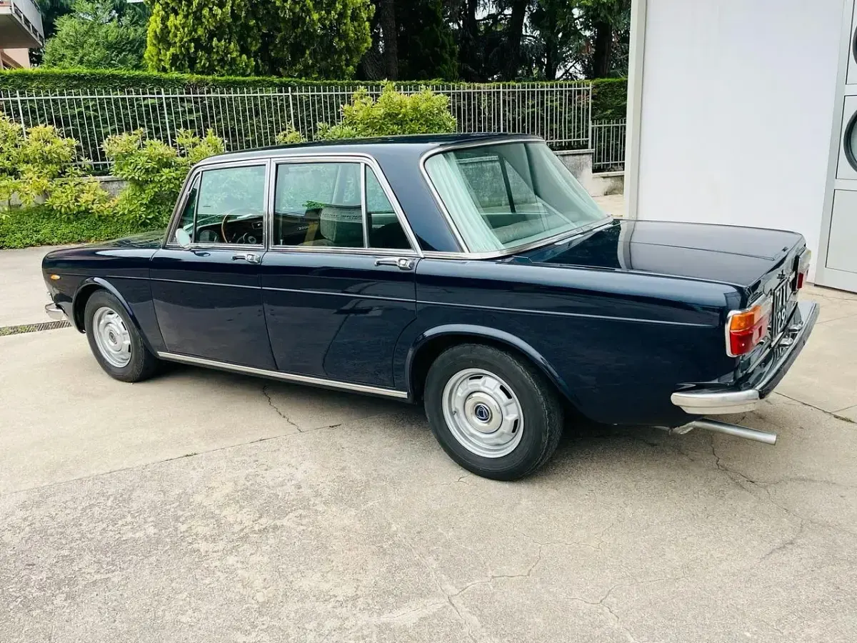 Usata Lancia 2000 115 CV (84 kW) 1974 Blu Berlina