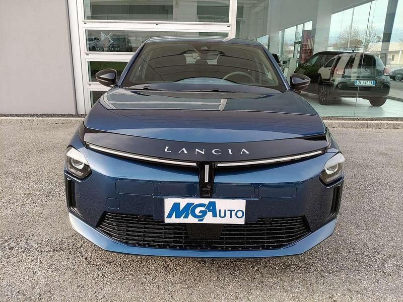 Usata Lancia Ypsilon 61 kW (84 CV) 2024 Blu/azzurro Utilitaria