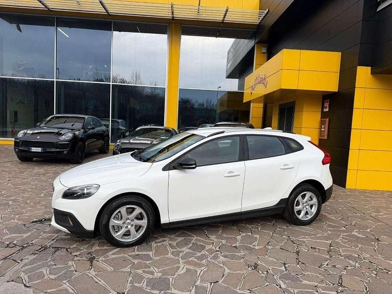 Usata Volvo V40 CC 120 CV (88 kW) 2019 Bianco Station wagon