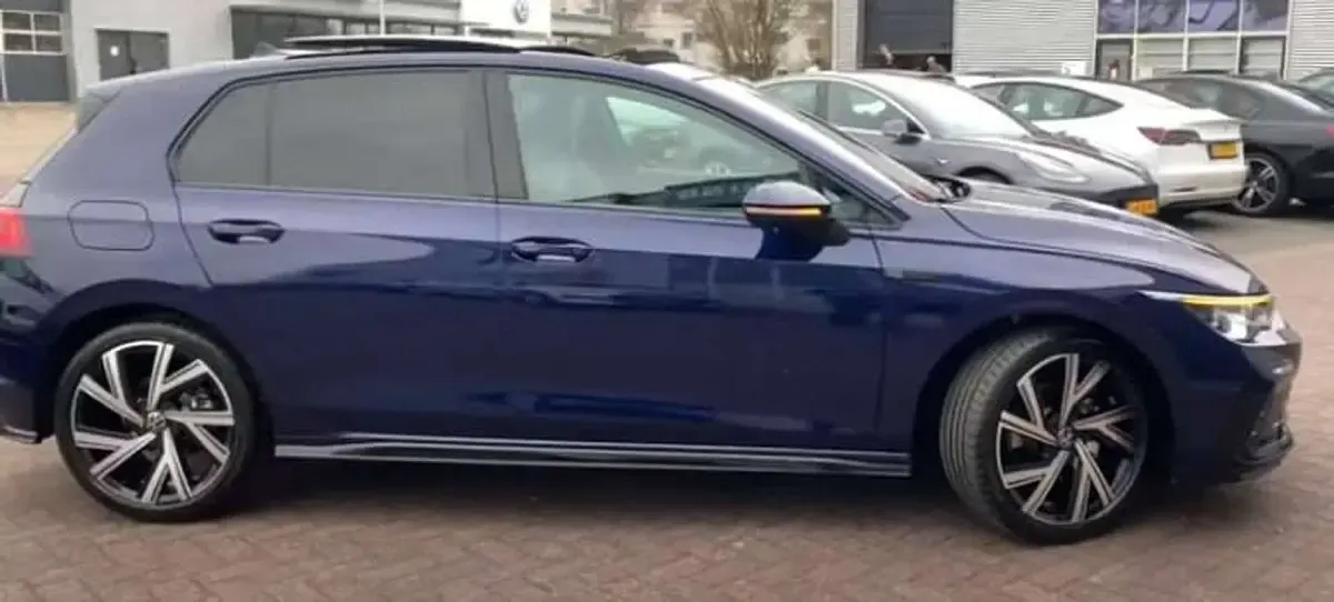 Usata VW Golf VIII R-line 150 CV (110 kW) 2022 Blu/azzurro Berlina